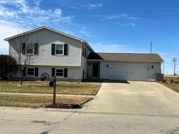 73 Kirkwood Dr, Clinton, IL 61727