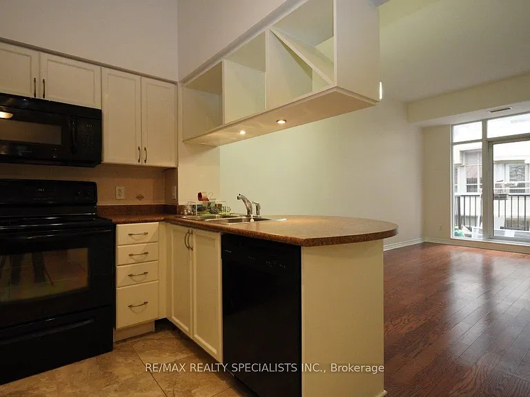 330 Princess Royal Dr #320 — Photo 13