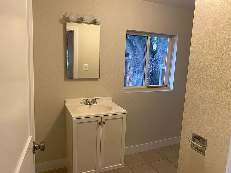2541 Oneida St — Photo 14