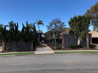 721 Amigos Way APT 6, Newport Beach, CA 92660