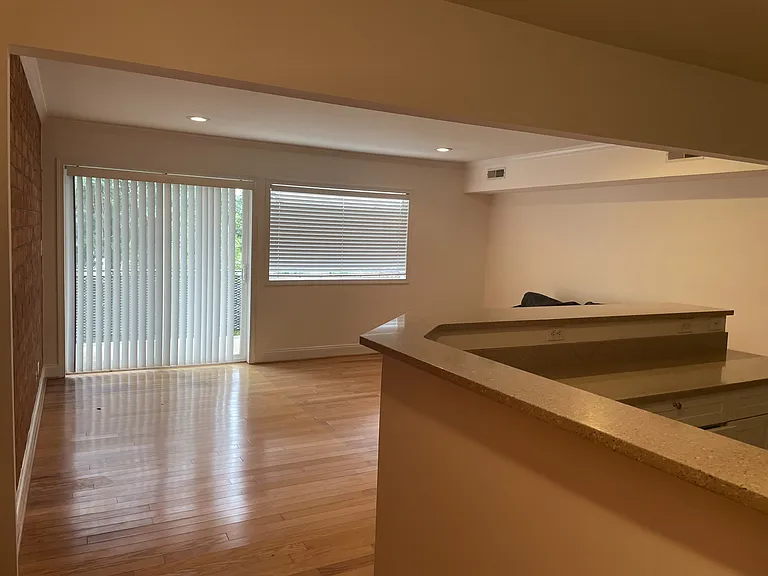 1800 Jefferson Park Ave #59 — Photo 2