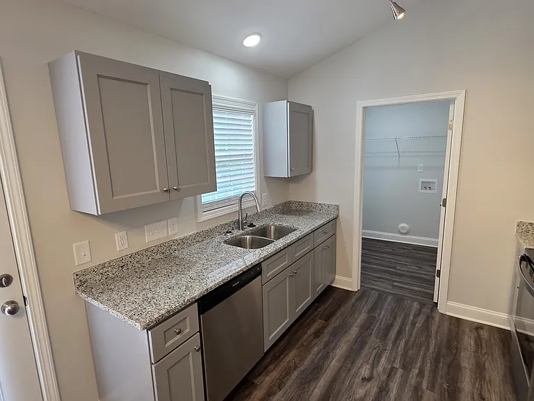 318 Fox St — Photo 8
