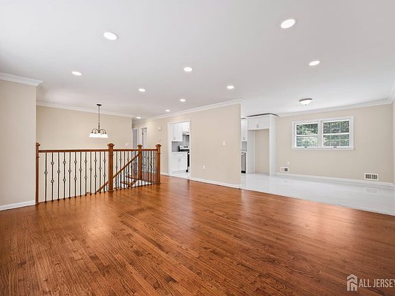 5th image of 333 Green St