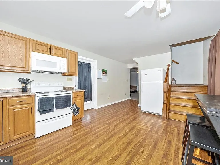 241 N Franklin St — Photo 11