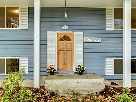 3rd image of 670 Park Ln