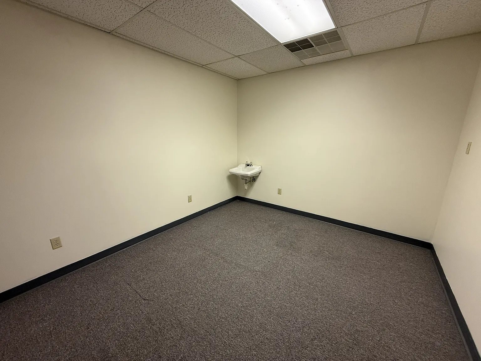 1230 Woodland Drive - 209 — Photo 3