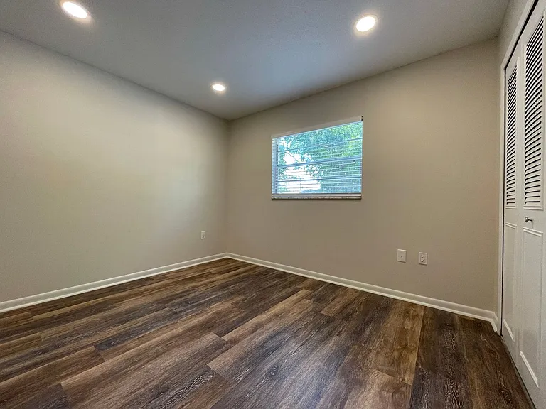129 E Amelia St — Photo 18