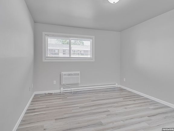 5th image of 1316 Honeysuckle Ln #407
