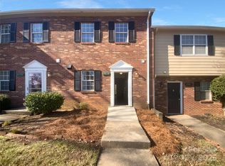 6108 Heath Ridge Ct, Charlotte, NC 28210