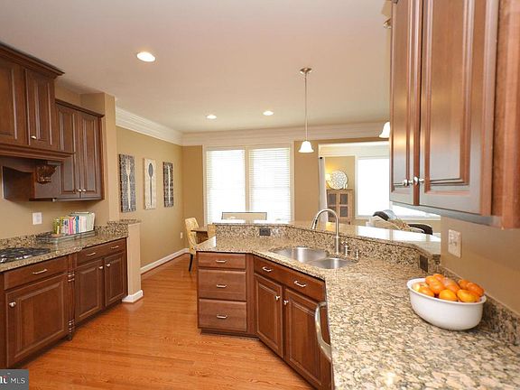 Gourmet Kitchen w/ Granite Counters