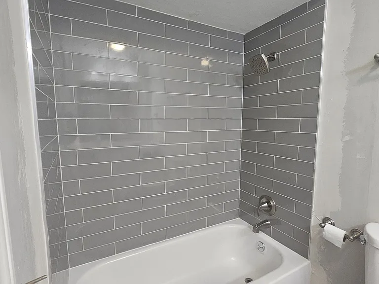 16753 Hilltop Ave — Photo 6