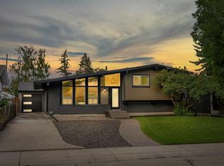 10 S Atlanta Cres SE, Calgary, AB T2J 0Y3