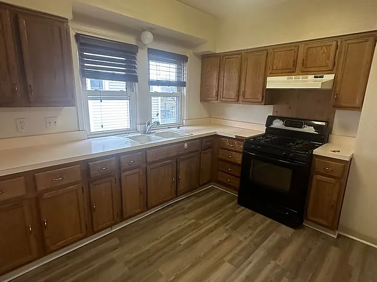 12801 Farringdon Ave — Photo 2