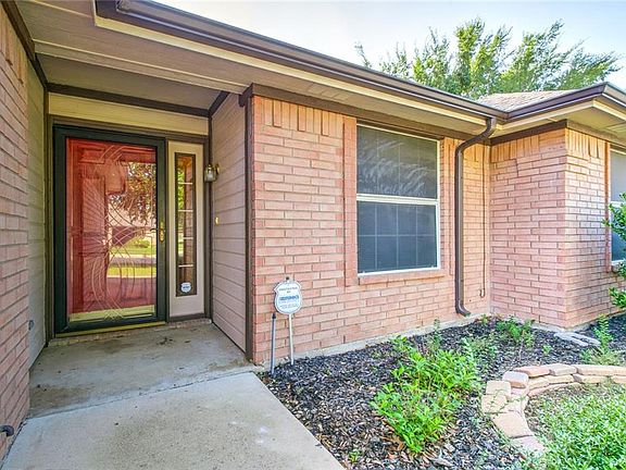 4th image of 300 Meador Ln