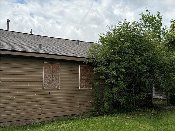 5th image of 2110 Leight St
