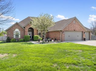 1701 Twin Oaks Dr, Monett, MO 65708