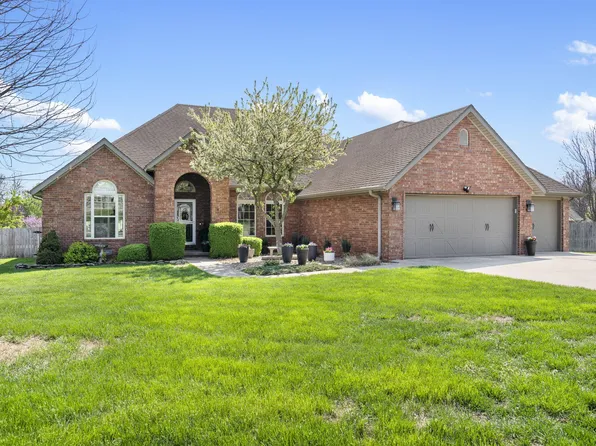 1701 Twin Oaks Drive, Monett, MO 65708