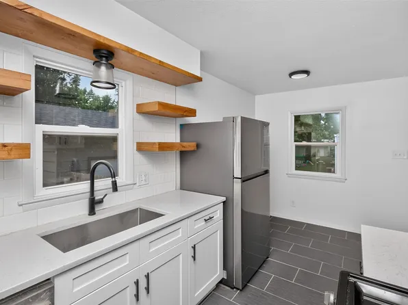 2213 Boyd St, Des Moines, IA 50317