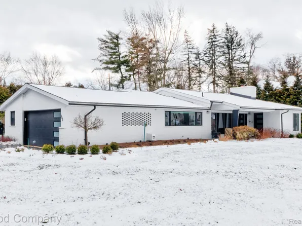 805 N Pemberton Rd, Bloomfield Hills, MI 48302