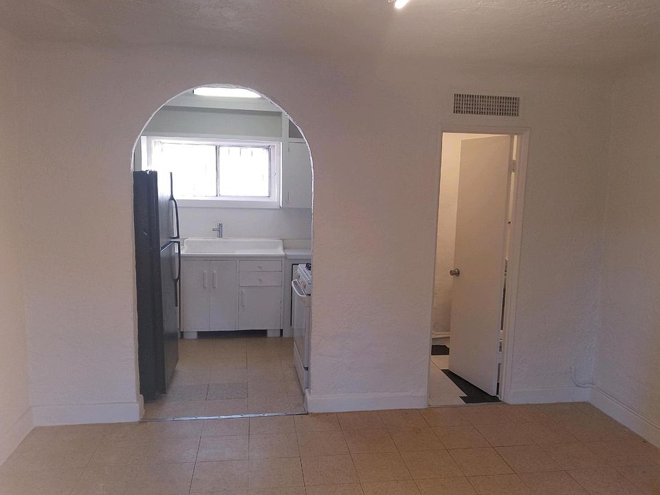 1st image of 2245 S 6th Ave #10