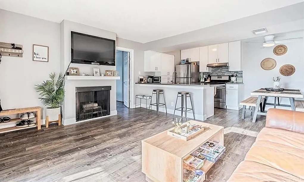 2 bed, 798 sqft, $3,000 — Photo 1