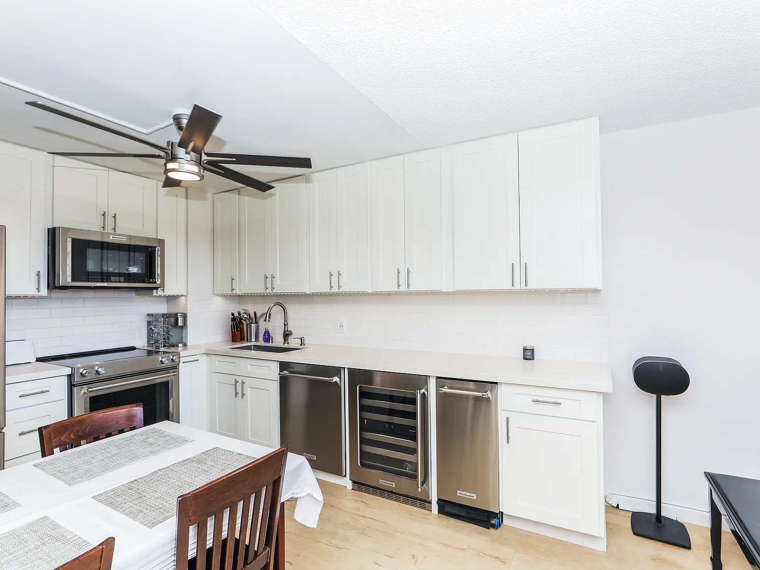 55 South Kukui Street Unit D914 - 1 — Photo 2