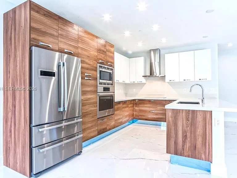 718 Valencia Ave #202 — Photo 14