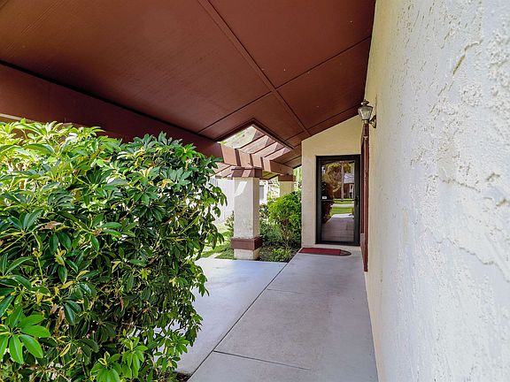 2nd image of 123 Meadowbrook Cir