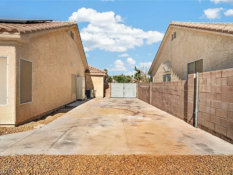 4552 Gonzales Dr — Photo 12