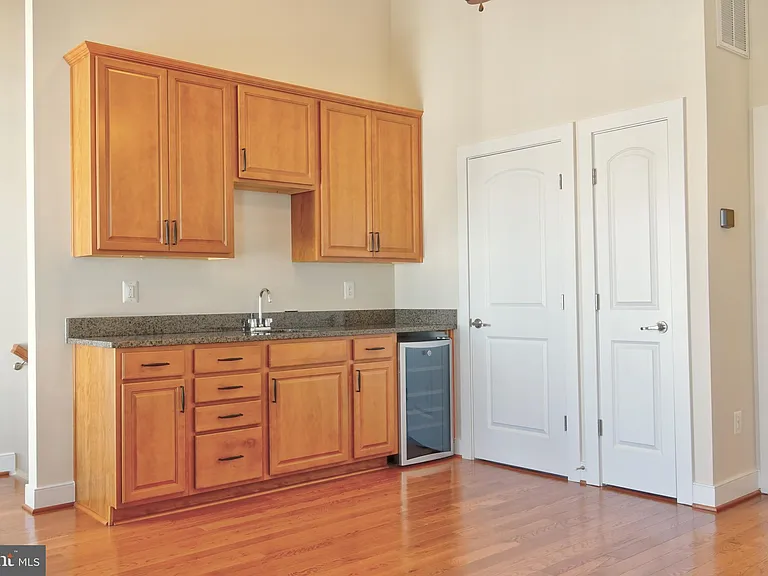 219 Baldwin St — Photo 20