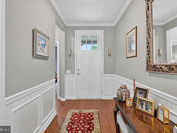 4th image of 1119 Hill St