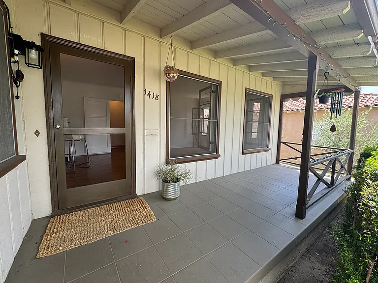 1418 Spazier Ave — Photo 4