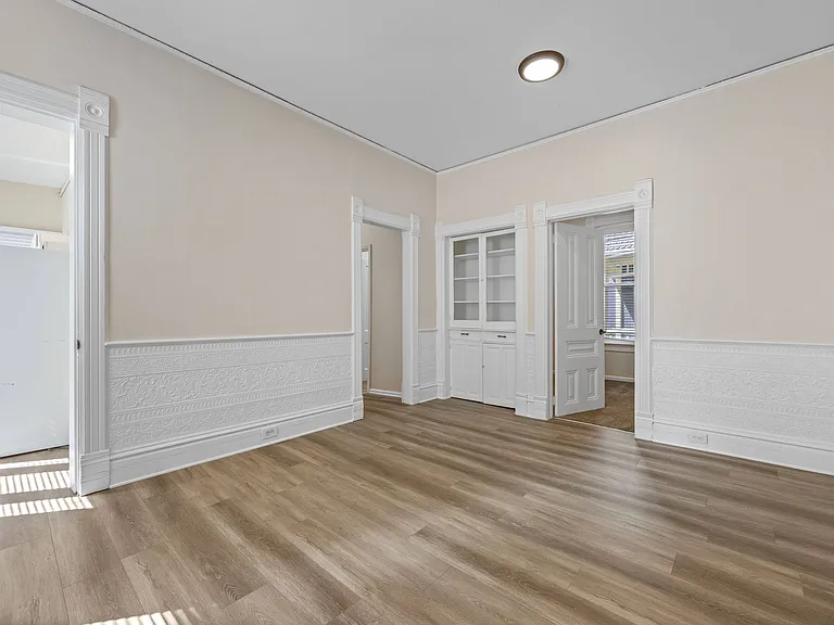 Thomas Logan Apartments — Photo 5