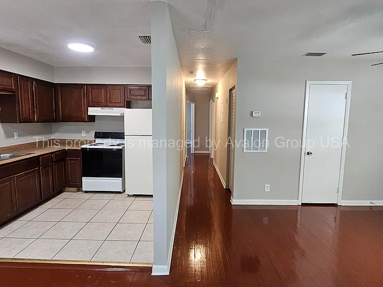 1497 W 29th St — Photo 3