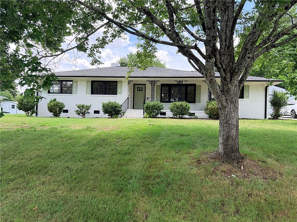 1st image of 2304 Poplar Ln