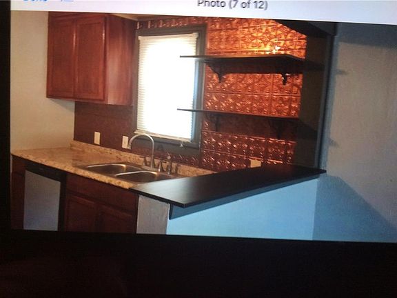 3rd image of 1313 Clarence St
