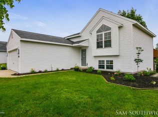 350 Tallgrass Dr NE, Cedar Springs, MI 49319