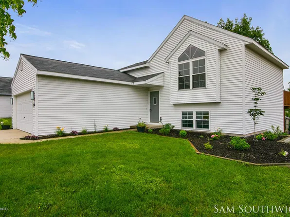 350 Tallgrass Dr NE, Cedar Springs, MI 49319