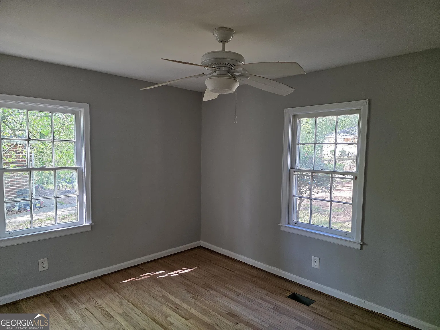 3 bed, 1.0 bath, 950 sqft, $1,295 — Photo 4