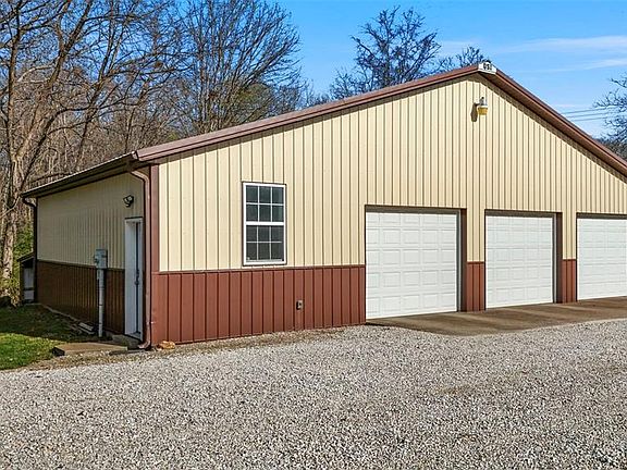 3rd image of 290 Chapman Farm Rd