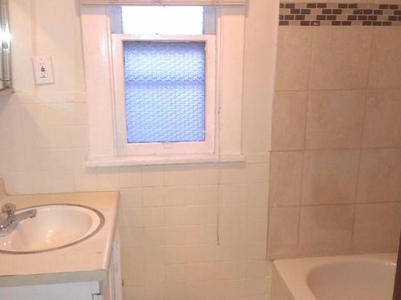 5th image of 3037 W 14th St