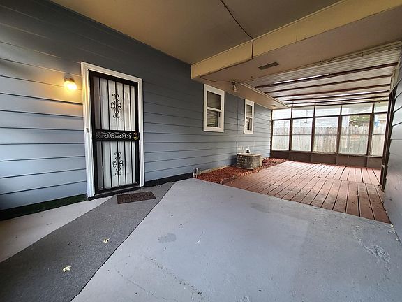 5th image of 824 Irving Ave