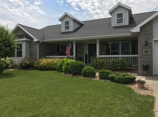 102 Stonehaven Cir, Beaver Dam, WI 53916