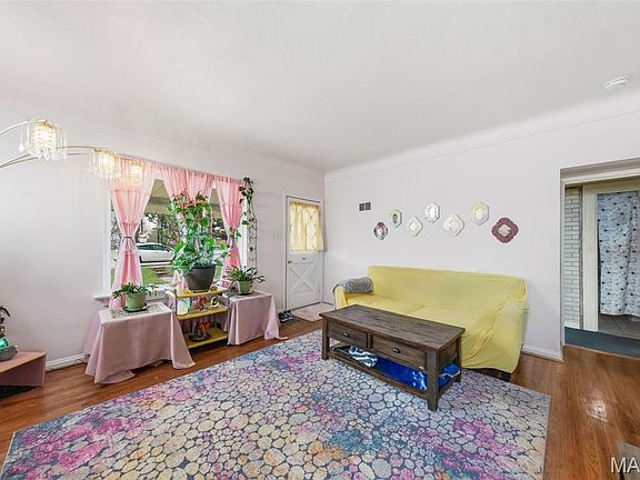 4th image of 9726 Lackland Rd