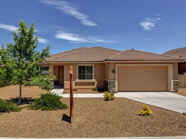 1712 Claire St — Photo 1