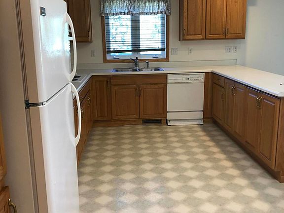 2nd image of 221 4th St NE