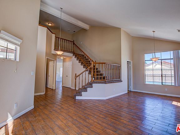 4th image of 15062 Heather Ln