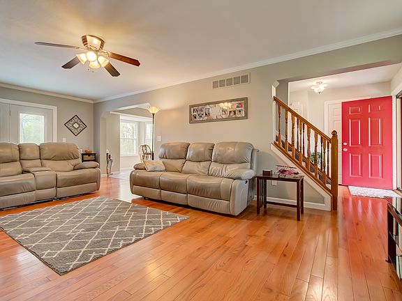 2nd image of 6123 Glennsbury Ct