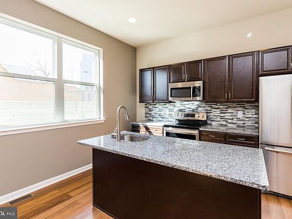 4th image of 2418-20 Frankford Ave #2
