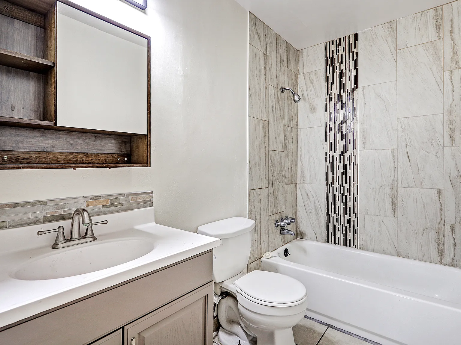 13515 Copper Ave Ne - Unit 1 — Photo 3